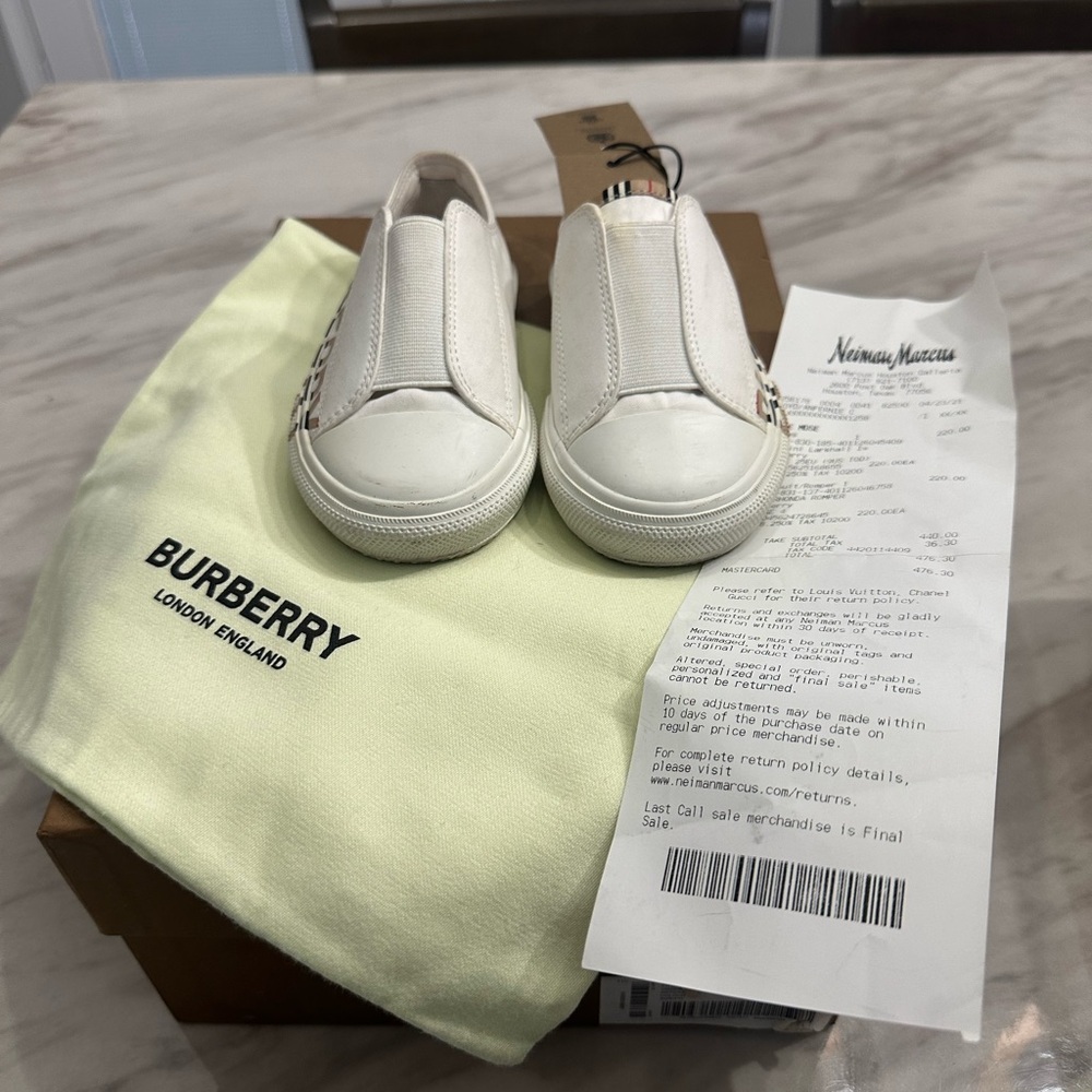 Burberry Shoes size 25